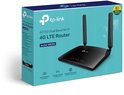 Verpakking van de TP-Link Archer MR200 4G LTE-router met een afbeelding van de router en productkenmerken.