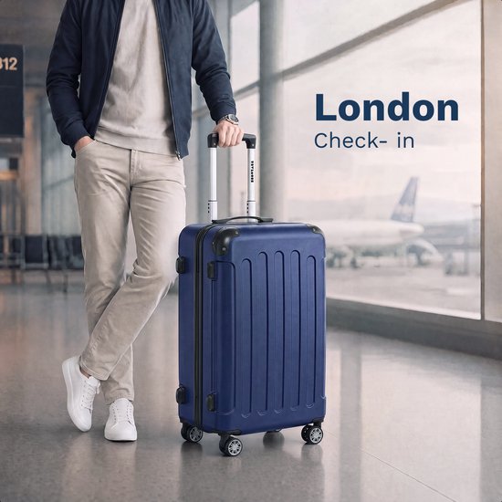 Man met een donkerblauwe koffer op wielen op de luchthaven, met tekst 'London Check-in'.