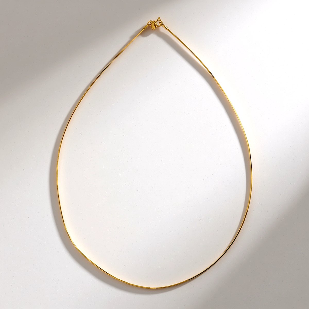 Cavill - 925 Sterling Zilver Vergulde Omega Halsketting - Dunne 45 cm - Elegante Unisex Ketting - Stijlvolle Zilveren Sieraad MONOSONO Collection