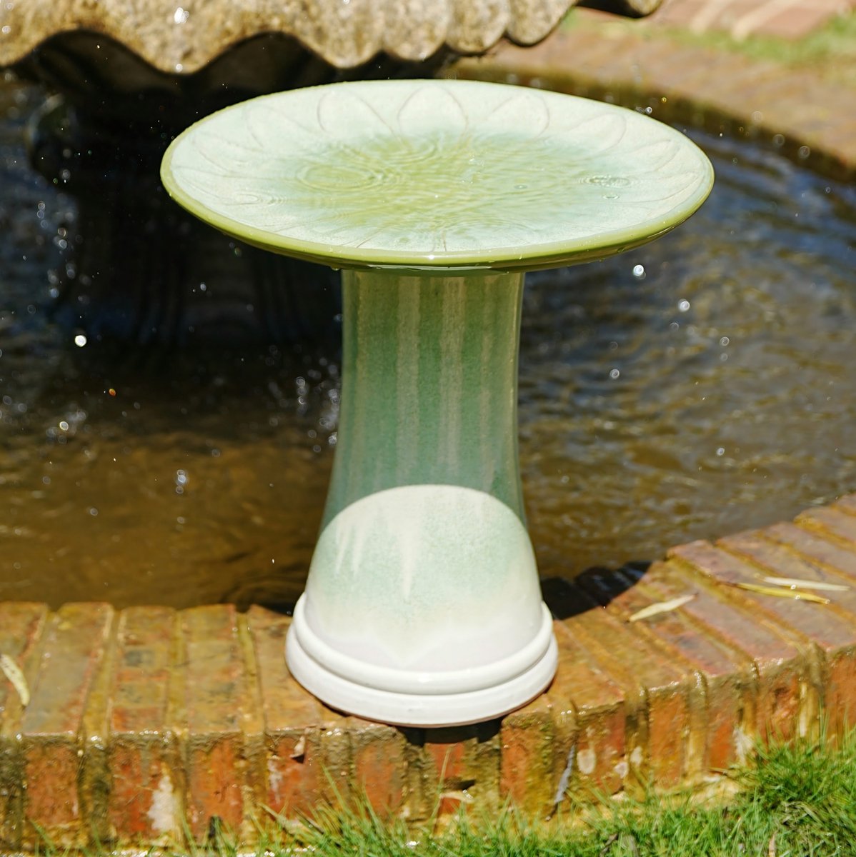 Vogelbad – 43 cm Doorsnede en 45 cm Hoog – Keramiek – Groen-Wit Glazuur – Tuin en Terras – Vorstbestendig