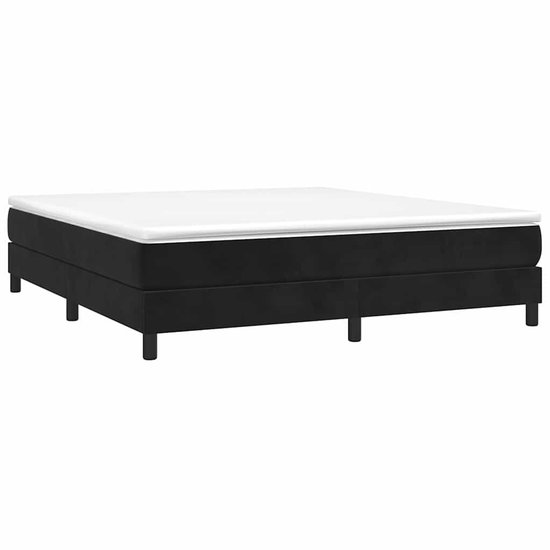Zwart boxspringbed met wit matras en zwarte pootjes.