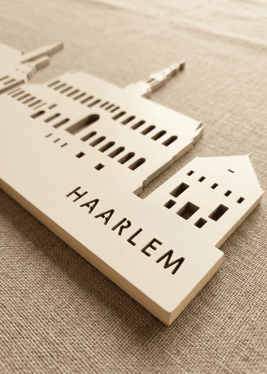 Houten Skyline Haarlem | Wanddecoratie voor aan de muur | Wit MDF | 70 x 14 cm