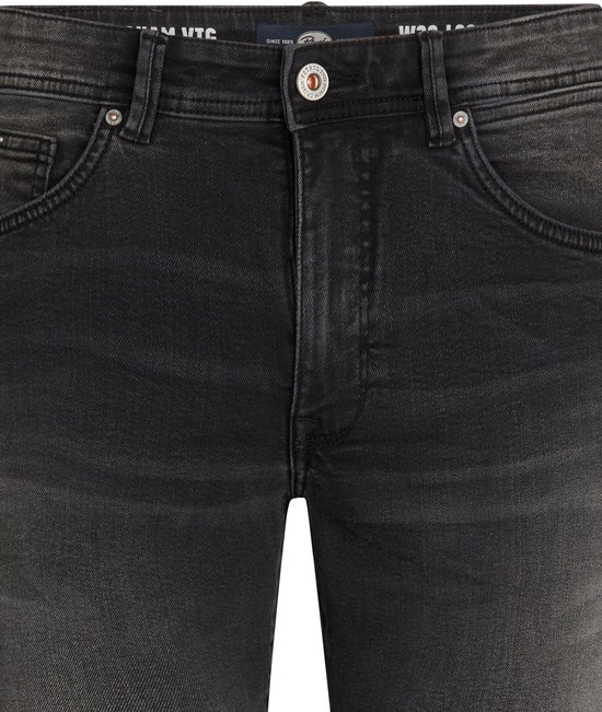 Zwarte Petrol Industries jeans met vintage wassing, knoopsluiting en vijf zakken.