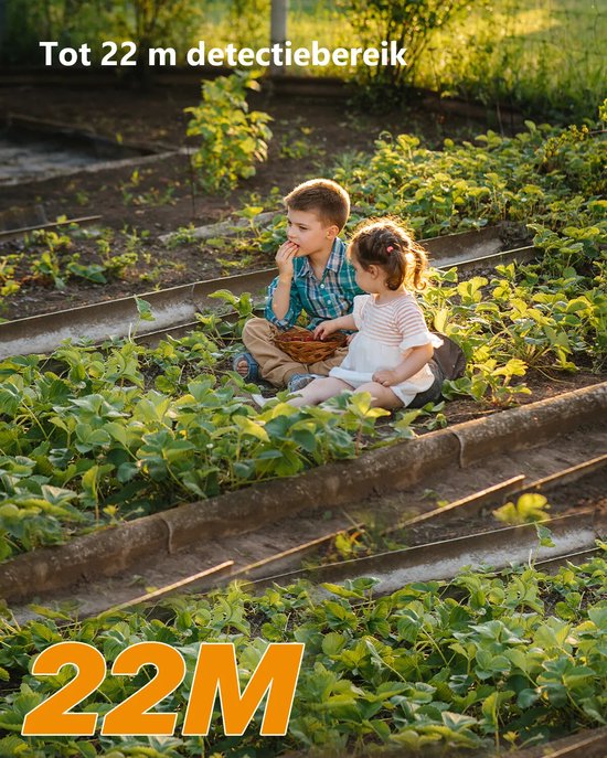 Twee kinderen in een tuin met de tekst: Tot 22 m detectiebereik.