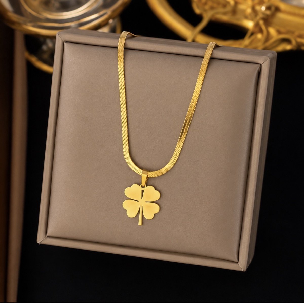 Goudkleurige Damesketting – Hartvormige Parelhanger