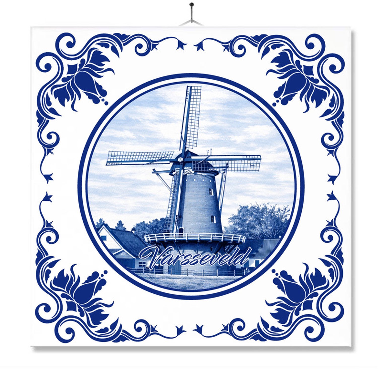 MC Living Tegel Met Opdruk | Varsseveld | Delft Blauw | Cadeau | Inclusief Geschenkdoos | Standaard | Ophangsysteem