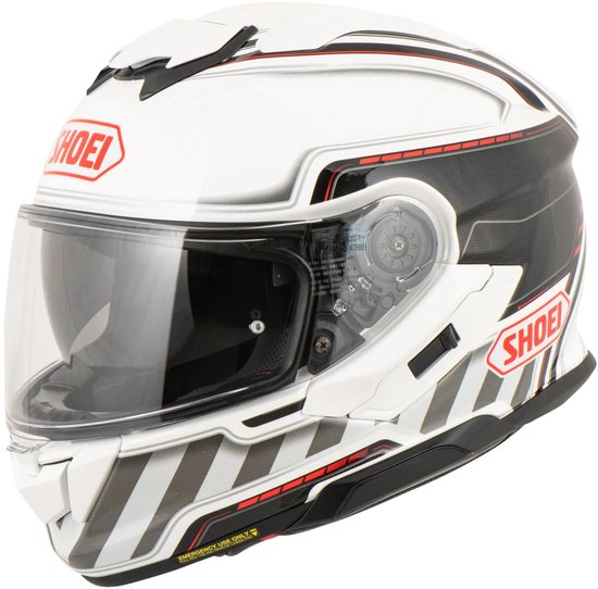 Witte Shoei motorhelm met zwarte details, rode accenten en diagonaal streeppatroon aan de onderzijde.
