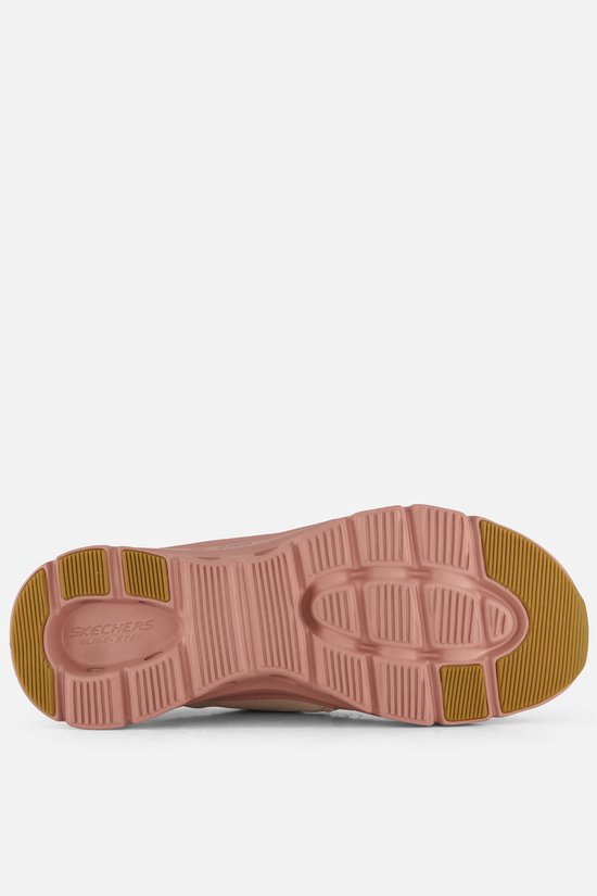 Zool van lichtbruine Skechers instapper met roze details en bruine grip.