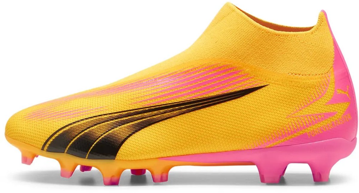 Puma Ultra Match+ LL FG/AG voetbalschoenen in oranje met zwarte en roze accenten, lichtgewicht mesh en Grip Control-huid.