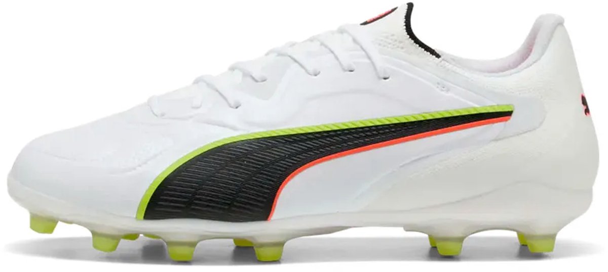 Puma King 20 Pro FG/AG voetbalschoenen in wit met zwarte en groene details, EU maat 38, ontworpen voor controle en comfort.