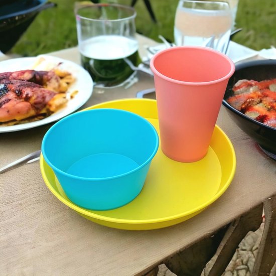 YEEBECA 67 Pièces Vaisselle Camping, Plastique Reutilisable Sans BPA pour 6 Personnes, Set Pique