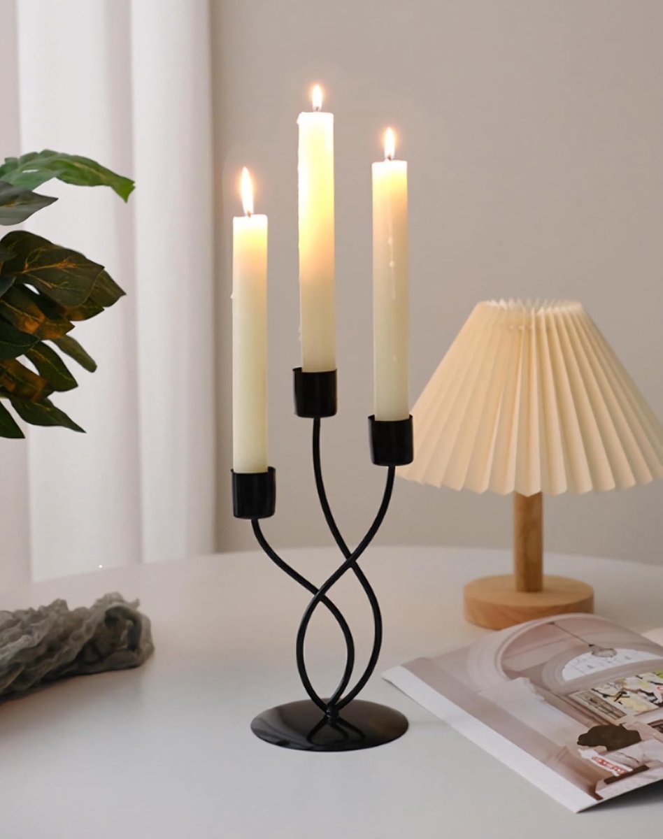 Kandelaar met 3 armen, zwarte metalen kandelaar, decoratieve kaarsenhouder voor Kerstmis, Halloween, bruiloften en gezellige verjaardagsdiners (kaarsen niet inbegrepen).