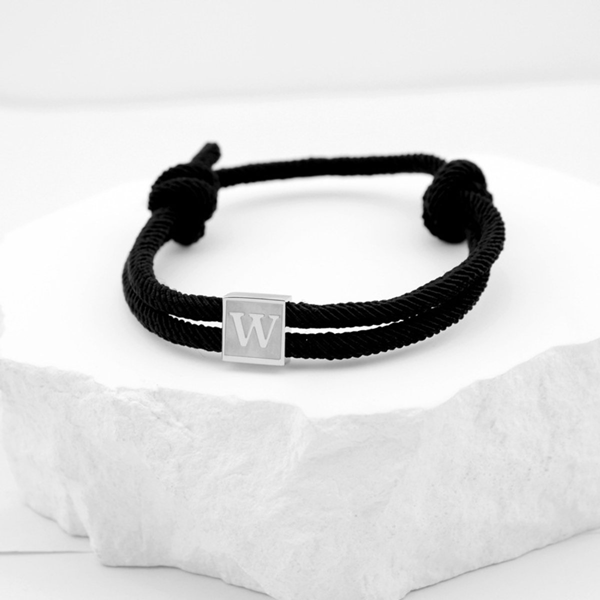 Handgeweven armband met hanger van roestvrij staal, letterarmband, zwarte gevlochten armband, verstelbaar, letter W