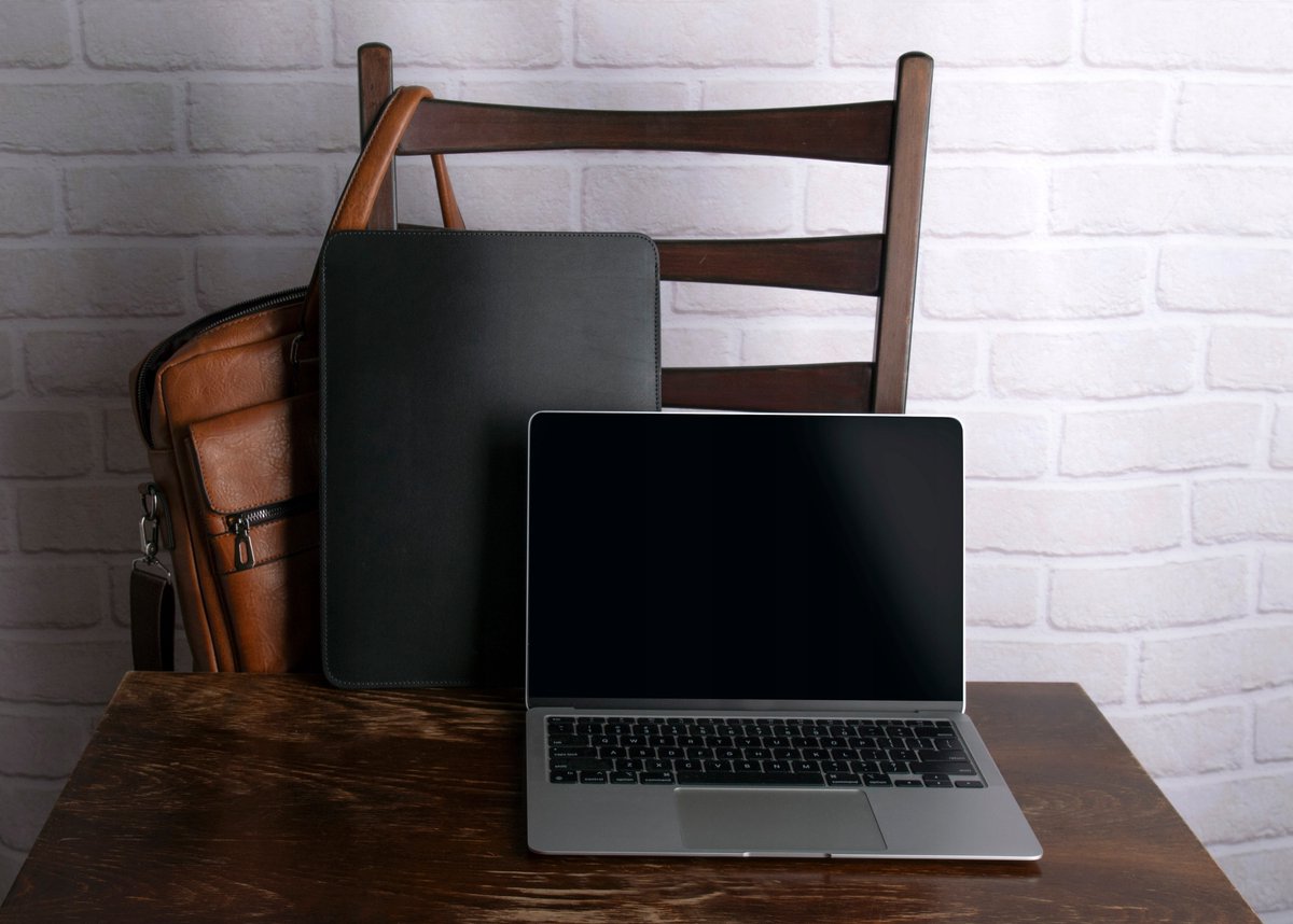 Baltan Leren Sleeve MacBook Air 13,6" M4 - Zwart
