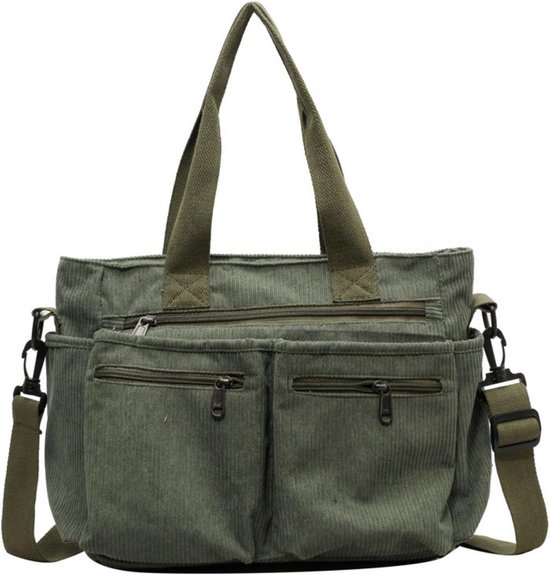 Sac bandoulière vert pâle en velours côtelé avec plusieurs poches et fermetures éclair.