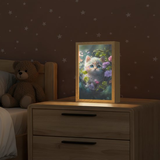 Nachtlampje 20x30 cm - Kinder lamp - Kitten - Bloemen - Bos - Illustratie - Poes - Tafellamp kinderkamer - Slaapkamer lamp - Bedlamp kinderen - Kinderlampje stopcontact - Wandlamp babykamer - Nachtlampjes van Merkloos — afbeelding 2