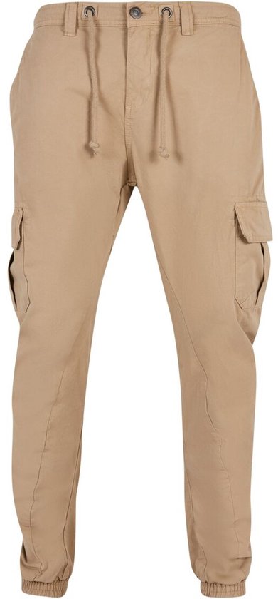 Beige cargo broek met trekkoord, zakken en elastische enkelbanden, voorkant zichtbaar.
