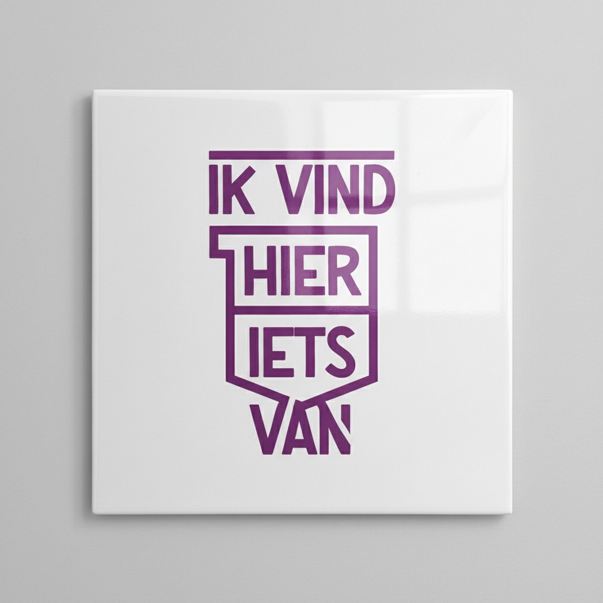 Nevolis Stoere Nederlandse Quote Keramische Tegel – “Ik Vind Hier Iets Van” Statement Typografie Wanddecoratie – 15 × 15 cm Multi Color