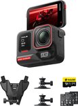 Zwarte Insta360 Ace Pro 2 actiecamera met rode accenten, klapbaar scherm, en meegeleverde accessoires.