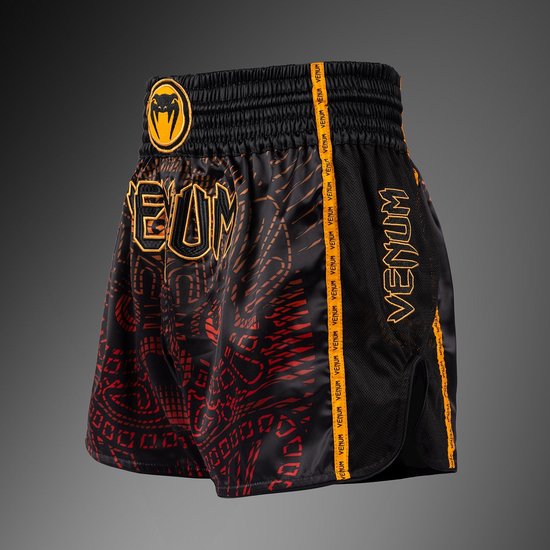 Zwarte Muay Thai shorts, zijkant met "VENUM" tape en rode Quetzal Fury print.