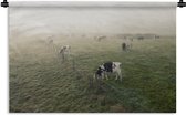 Wandkleed Friese koe Luxurydeco - grazende koeien in een mistig weiland Wandkleed katoen 180x120 cm - Wandtapijt met foto XXL / Groot formaat!