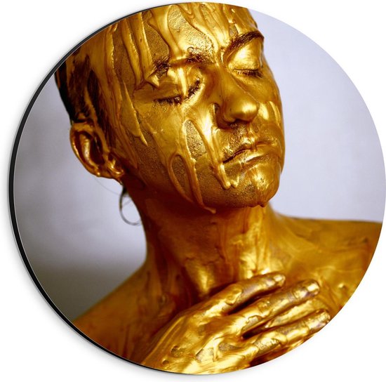 Dibond Wandcirkel - Goud Standbeeld Van een Vrouw - 20x20cm Foto op Aluminium Wandcirkel (met ophangsysteem)