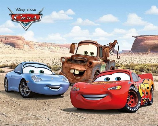 Lightning McQueen, Mater en Sally in een woestijnlandschap. Logo "Disney Pixar Cars".