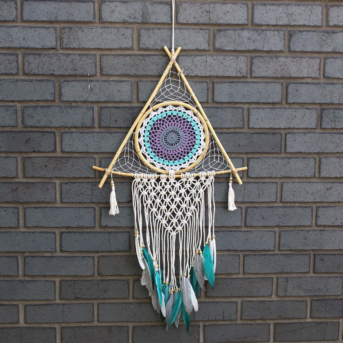 Ancient Wisdom Bescherming Dromenvanger - Grote Macramé Piramide Wit/Turkoois Lrg Macrame Pyramid Wit / Turquoise