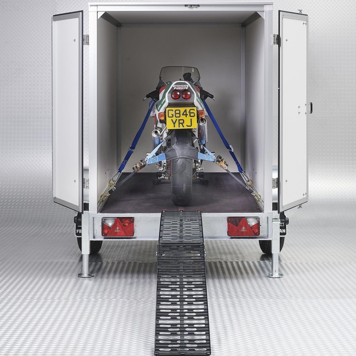 Goedkoopste Datona® - Extra sterke aluminium zwarte oprijplaat opklapbaar - 225 cm rijplaat oprijplank