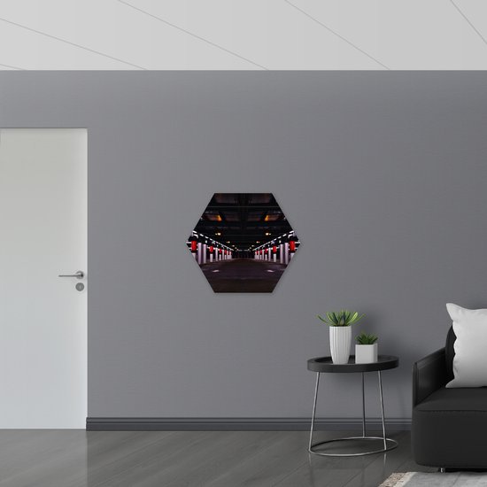 WallClassics - Plaque de Mousse PVC Hexagone - Parking Vide - 80x69,6 cm Photo sur Hexagone (Avec Système d'accrochage)