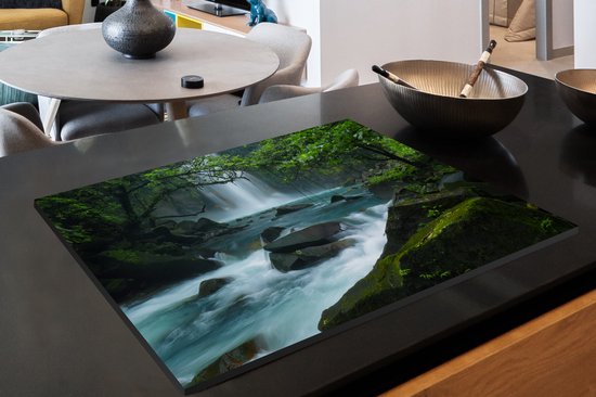 KitchenYeah® Inductie beschermer 81.6x52.7 cm - Helderblauwe wilde rivier en watervallen in het regenwoud van Costa Rica - Kookplaataccessoires - Afdekplaat voor kookplaat - Inductiebeschermer - Inductiemat - Inductieplaat mat