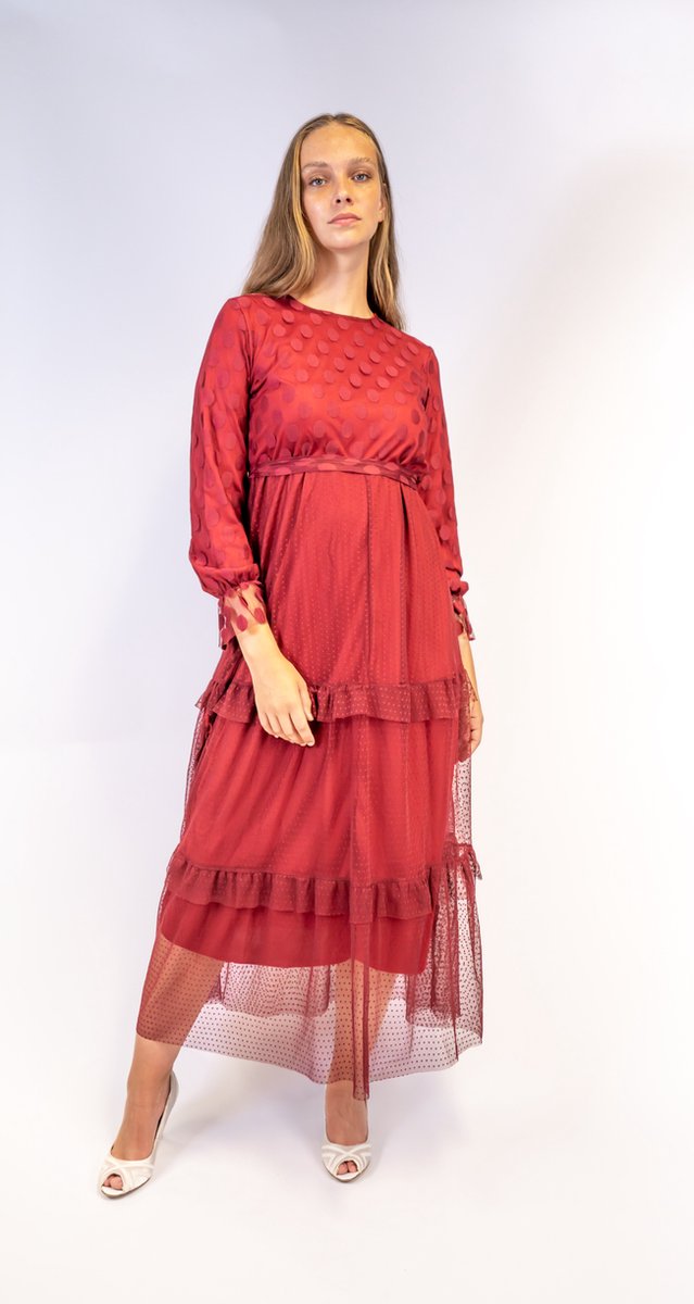 Rode kanten jurk 46 Boost je zelfvertrouwen met een rode kanten jurk - Een ode aan vrouwelijkheid
