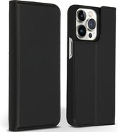 Accezz Hoesje Met Pasjeshouder Geschikt voor iPhone 13 Pro - Accezz Premium Leather Slim Bookcase - Zwart