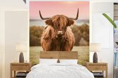 Behang - Fotobehang Schotse hooglander - Koe - Horizon - Breedte 195 cm x hoogte 260 cm