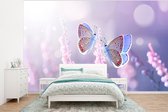 Behang - Fotobehang Vlinder - Lavendel - Bloemen - Paars - Breedte 320 cm x hoogte 240 cm