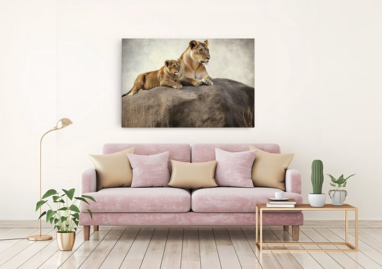Saammp Canvas Schilderij - Leeuw met welp op steen - Dieren - Natuur - 30x20 - Foto op canvas - Wanddecoratie - Muurdecoratie Woonkamer - Slaapkamer decoratie - Canvas Print