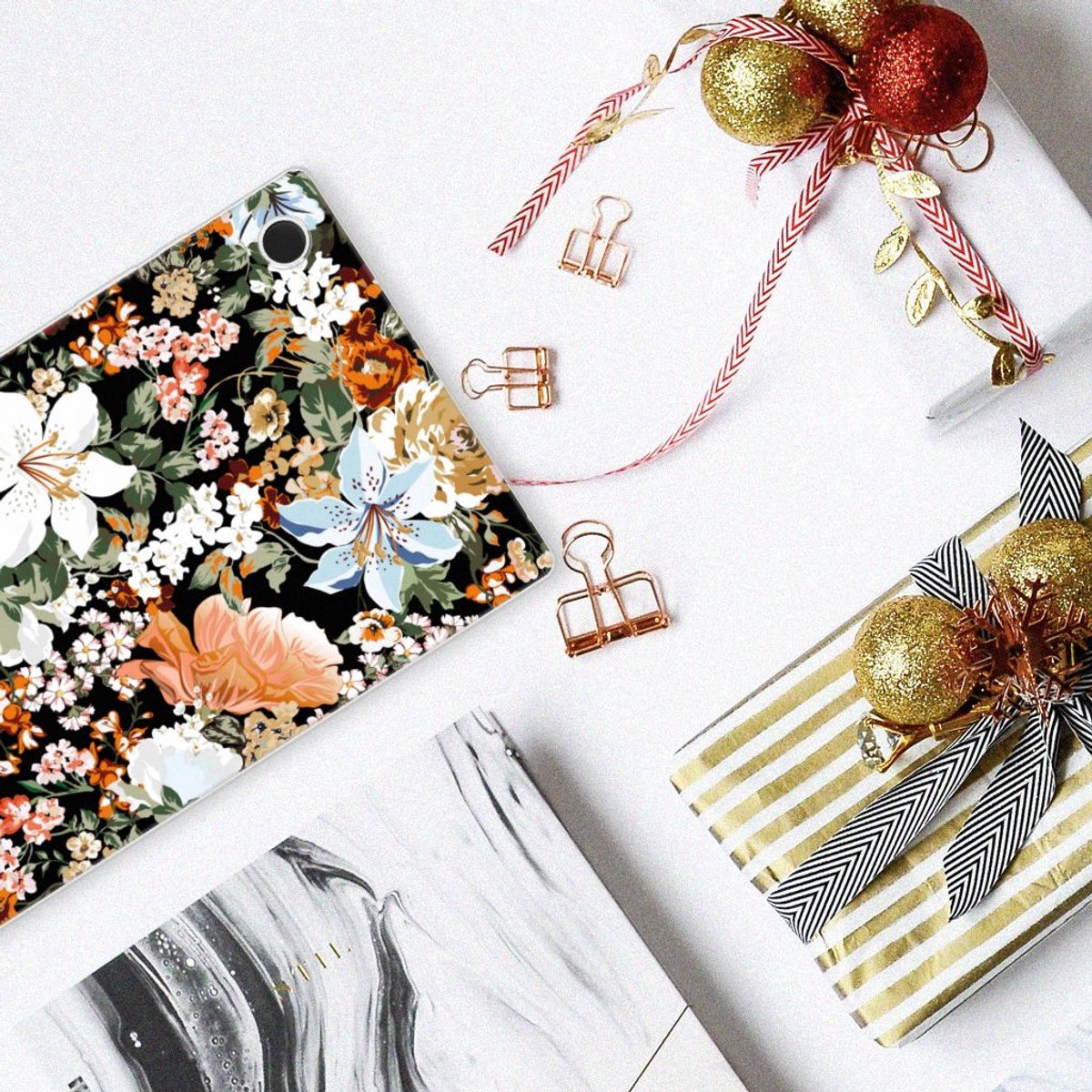 Siliconen Hoesje voor Samsung Galaxy Tab A8 2021/2022 Dark Flowers