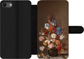 Bookcase Geschikt voor iPhone SE 2020 telefoonhoesje - Stilleven met bloemen - Kunst - Oude meesters - Met vakjes - Wallet case met magneetsluiting