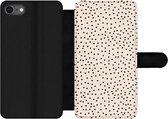 Bookcase Geschikt voor iPhone 7 telefoonhoesje - Stip - Beige - Zwart - Met vakjes - Wallet case met magneetsluiting