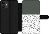 Bookcase Geschikt voor iPhone 12 Pro Max telefoonhoesje - Stippen - Grijs - Wit - Met vakjes - Wallet case met magneetsluiting
