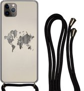 Hoesje met koord Geschikt voor iPhone 11 Pro Max - Wereldkaart - Hout - Plank - Siliconen - Crossbody - Backcover met Koord - Telefoonhoesje met koord - Hoesje met touw