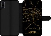 Bookcase Geschikt voor iPhone XS telefoonhoesje - Leipzig - Kaart - Goud - Met vakjes - Wallet case met magneetsluiting