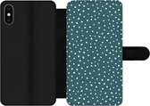 Bookcase Geschikt voor iPhone X telefoonhoesje - Stippen - Wit - Groen - Met vakjes - Wallet case met magneetsluiting