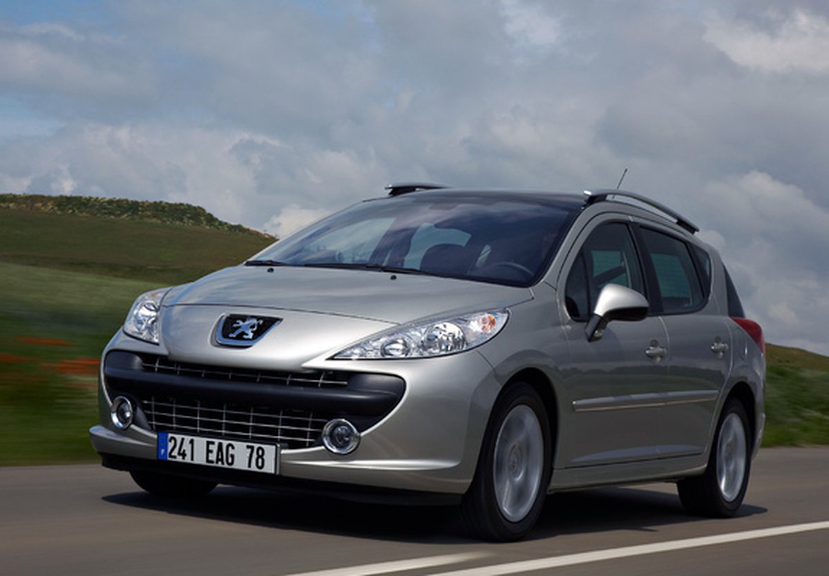 Tapis de sol en velours LUX Convient pour : Peugeot 207 2006-2012