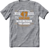 47 Jaar Legend T-Shirt | Goud - Wit | Grappig Verjaardag en Feest Cadeau Shirt | Dames - Heren - Unisex | Tshirt Kleding Kado | - Donker Grijs - Gemaleerd - XL