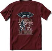 A bad Day Fishing - Vissen T-Shirt | Grijs | Grappig Verjaardag Vis Hobby Cadeau Shirt | Dames - Heren - Unisex | Tshirt Hengelsport Kleding Kado - Burgundy - S