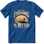 A Bad Day Fishing - Vissen T-Shirt | Beige | Grappig Verjaardag Vis Hobby Cadeau Shirt | Dames - Heren - Unisex | Tshirt Hengelsport Kleding Kado - Donker Blauw - 3XL
