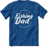 Fishing Dad - Vissen T-Shirt | Zilver | Grappig Verjaardag Vis Hobby Cadeau Shirt | Dames - Heren - Unisex | Tshirt Hengelsport Kleding Kado - Donker Blauw - 3XL