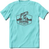 Fishing - Vissen T-Shirt | Grappig Verjaardag Vis Hobby Cadeau Shirt | Dames - Heren - Unisex | Tshirt Hengelsport Kleding Kado - Licht Blauw - S