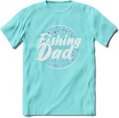 Fishing Dad - Vissen T-Shirt | Roze | Grappig Verjaardag Vis Hobby Cadeau Shirt | Dames - Heren - Unisex | Tshirt Hengelsport Kleding Kado - Licht Blauw - M